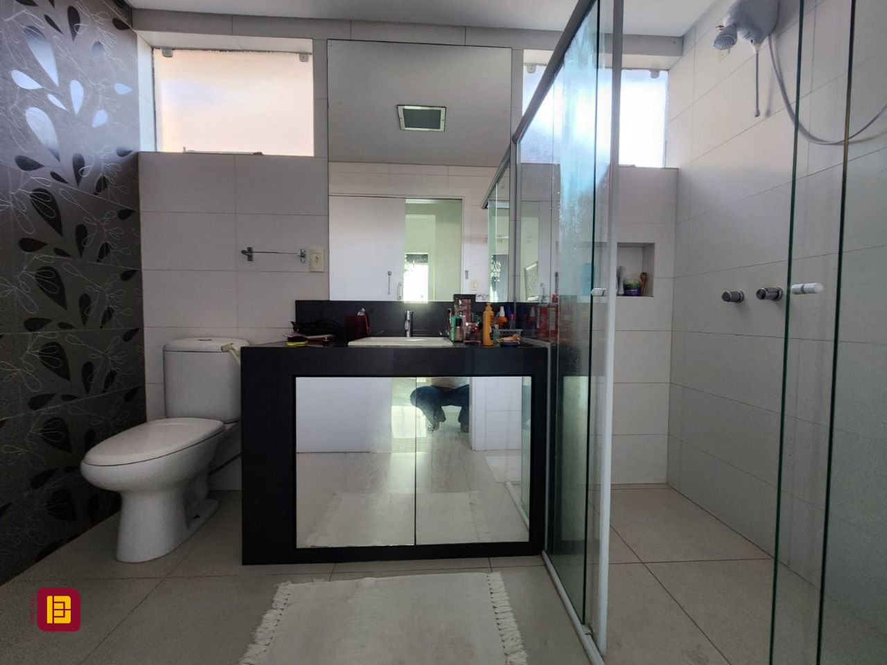 Casa com 264m², 5 quartos (sendo 1 suíte), 4 garagens, no bairro Itacorubi em Florianópolis