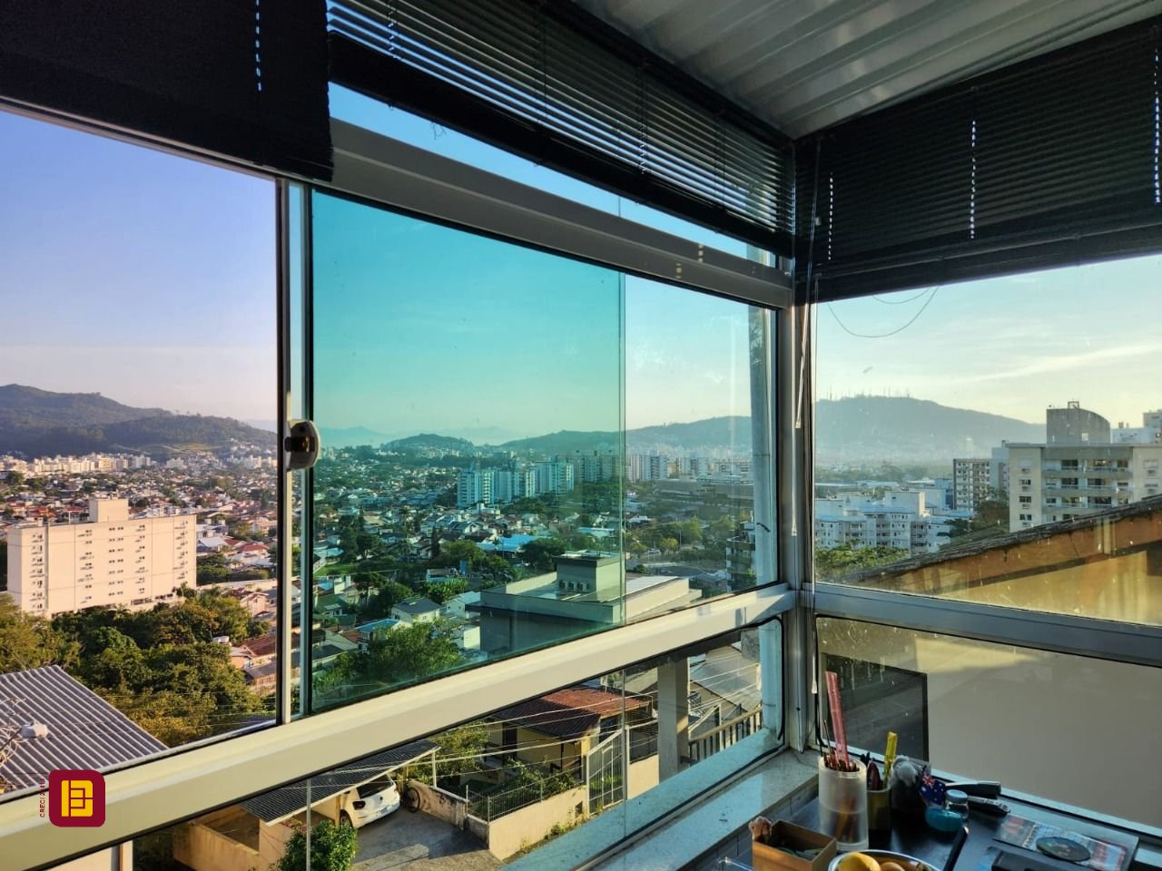 Casa com 264m², 5 quartos (sendo 1 suíte), 4 garagens, no bairro Itacorubi em Florianópolis