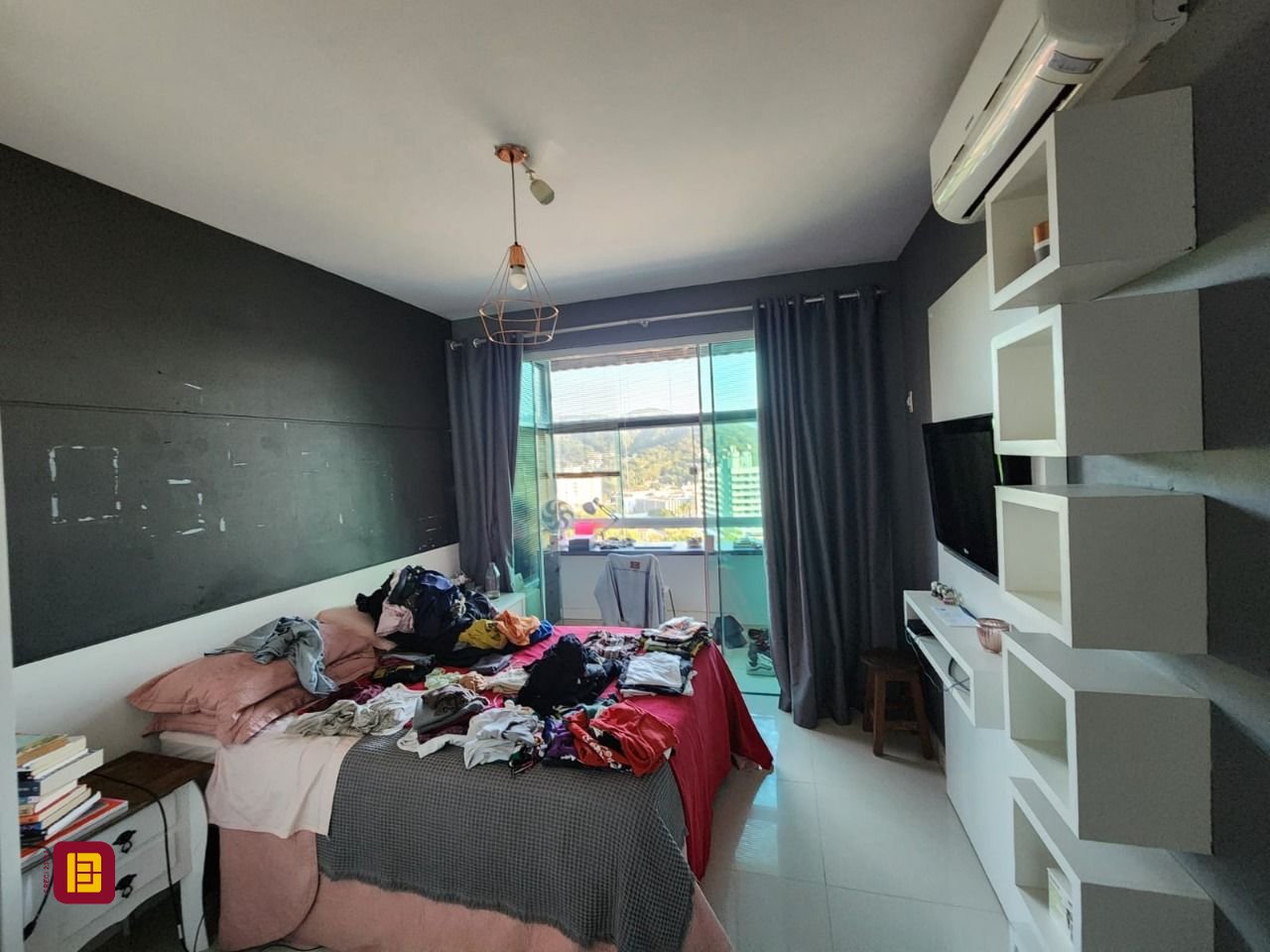 Casa com 264m², 5 quartos (sendo 1 suíte), 4 garagens, no bairro Itacorubi em Florianópolis
