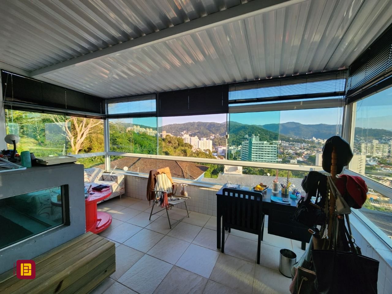 Casa com 264m², 5 quartos (sendo 1 suíte), 4 garagens, no bairro Itacorubi em Florianópolis