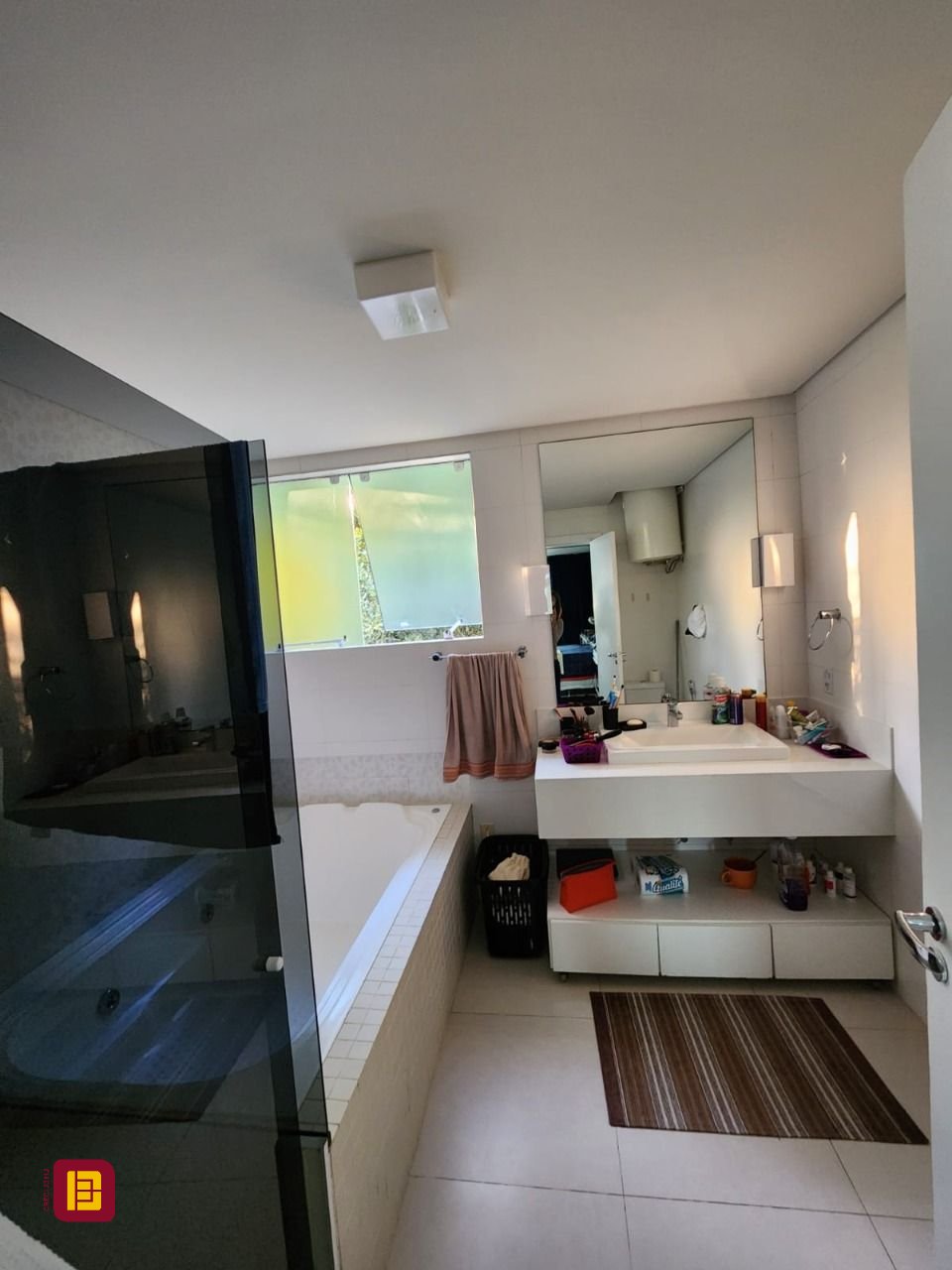 Casa com 264m², 5 quartos (sendo 1 suíte), 4 garagens, no bairro Itacorubi em Florianópolis