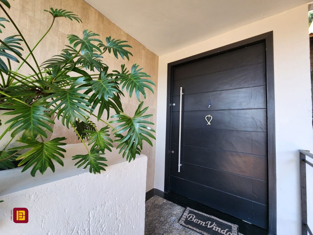 Casa com 264m², 5 quartos (sendo 1 suíte), 4 garagens, no bairro Itacorubi em Florianópolis