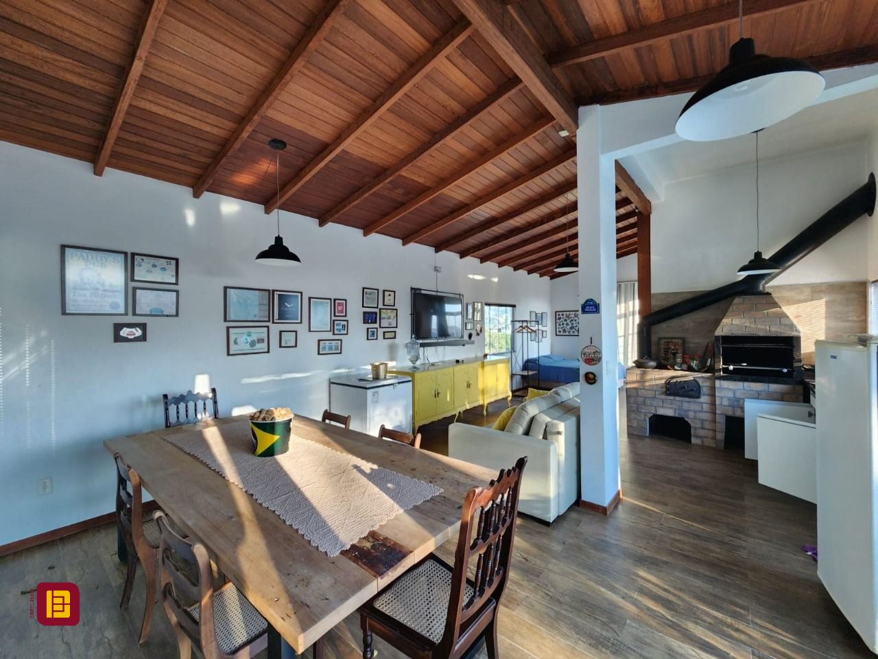 Casa com 264m², 5 quartos (sendo 1 suíte), 4 garagens, no bairro Itacorubi em Florianópolis