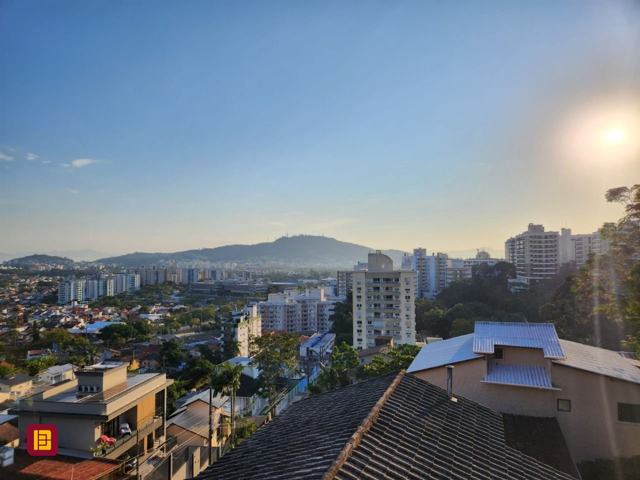 Casa com 264m², 5 quartos (sendo 1 suíte), 4 garagens, no bairro Itacorubi em Florianópolis