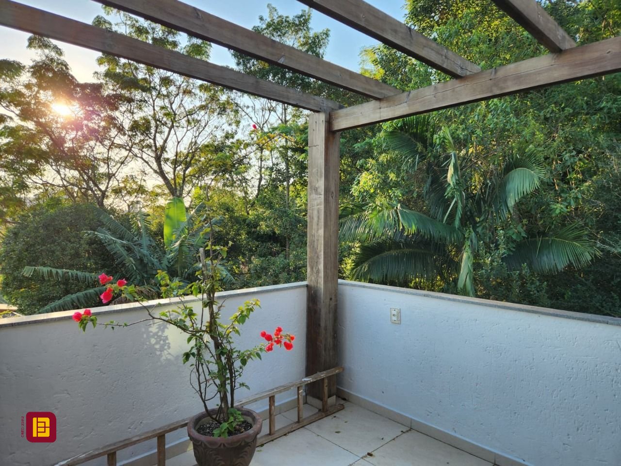 Casa com 264m², 5 quartos (sendo 1 suíte), 4 garagens, no bairro Itacorubi em Florianópolis