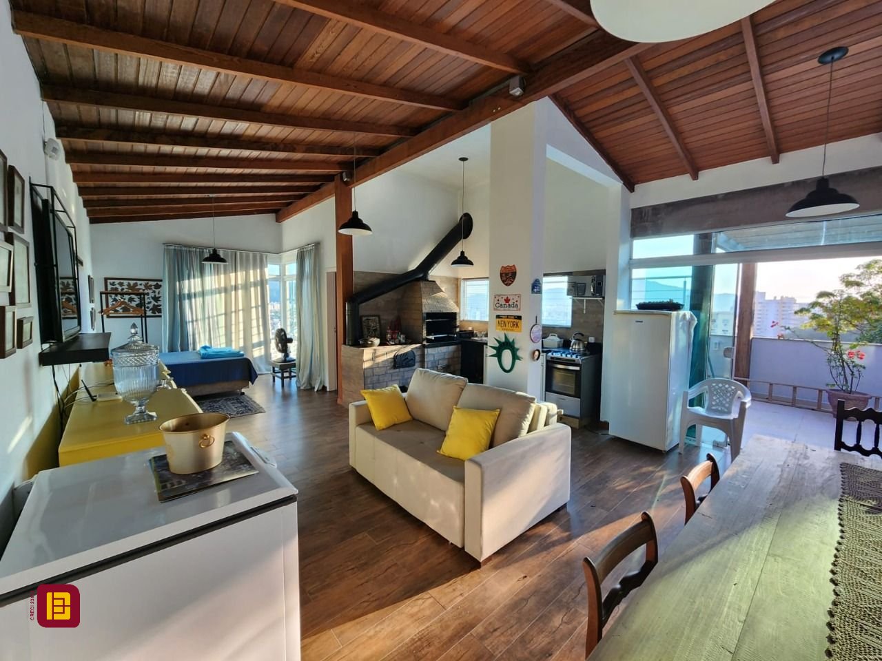 Casa com 264m², 5 quartos (sendo 1 suíte), 4 garagens, no bairro Itacorubi em Florianópolis
