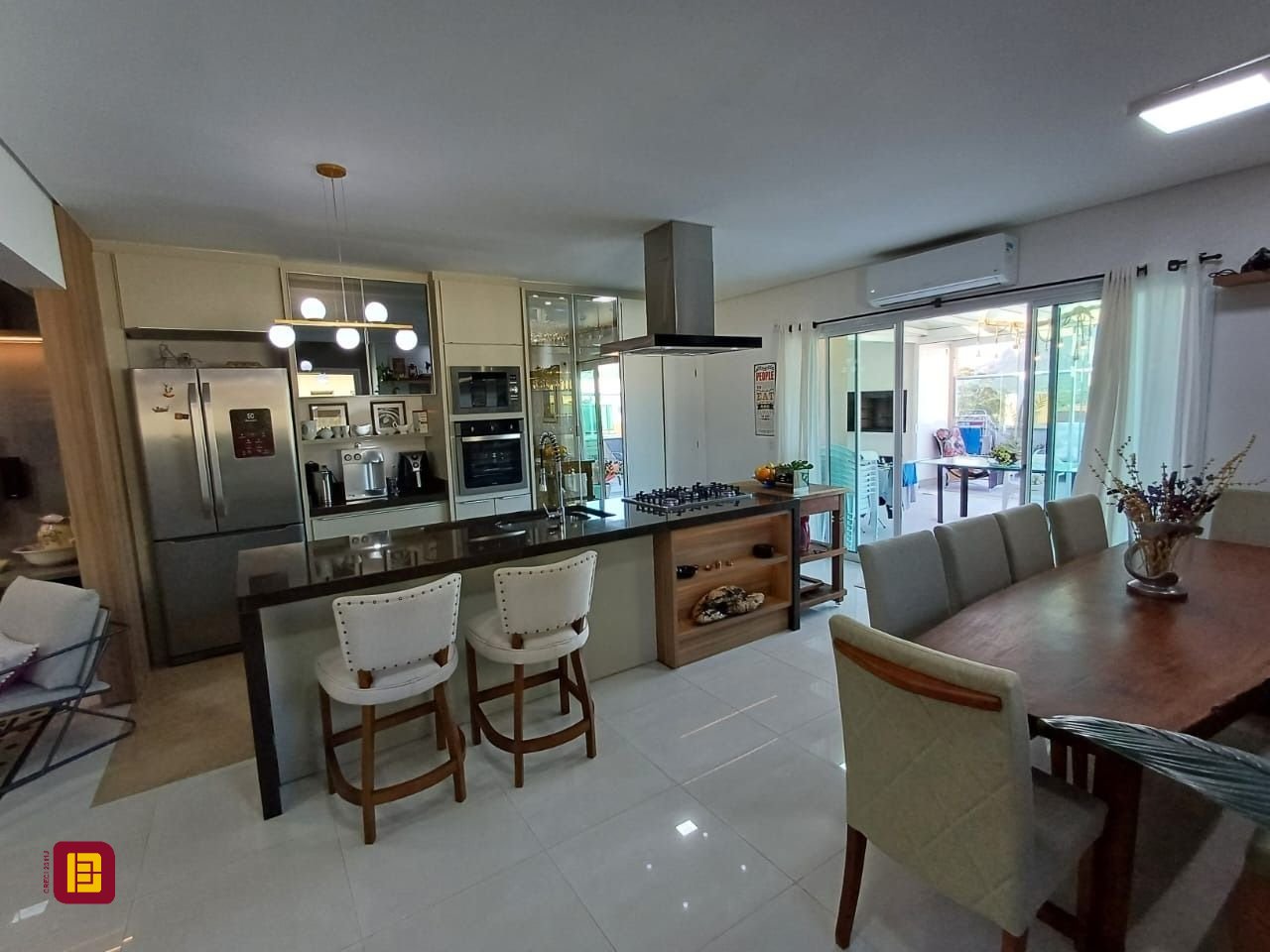Cobertura com 237m², 3 quartos (sendo 3 suítes), 1 garagem, no bairro Açores em Florianópolis