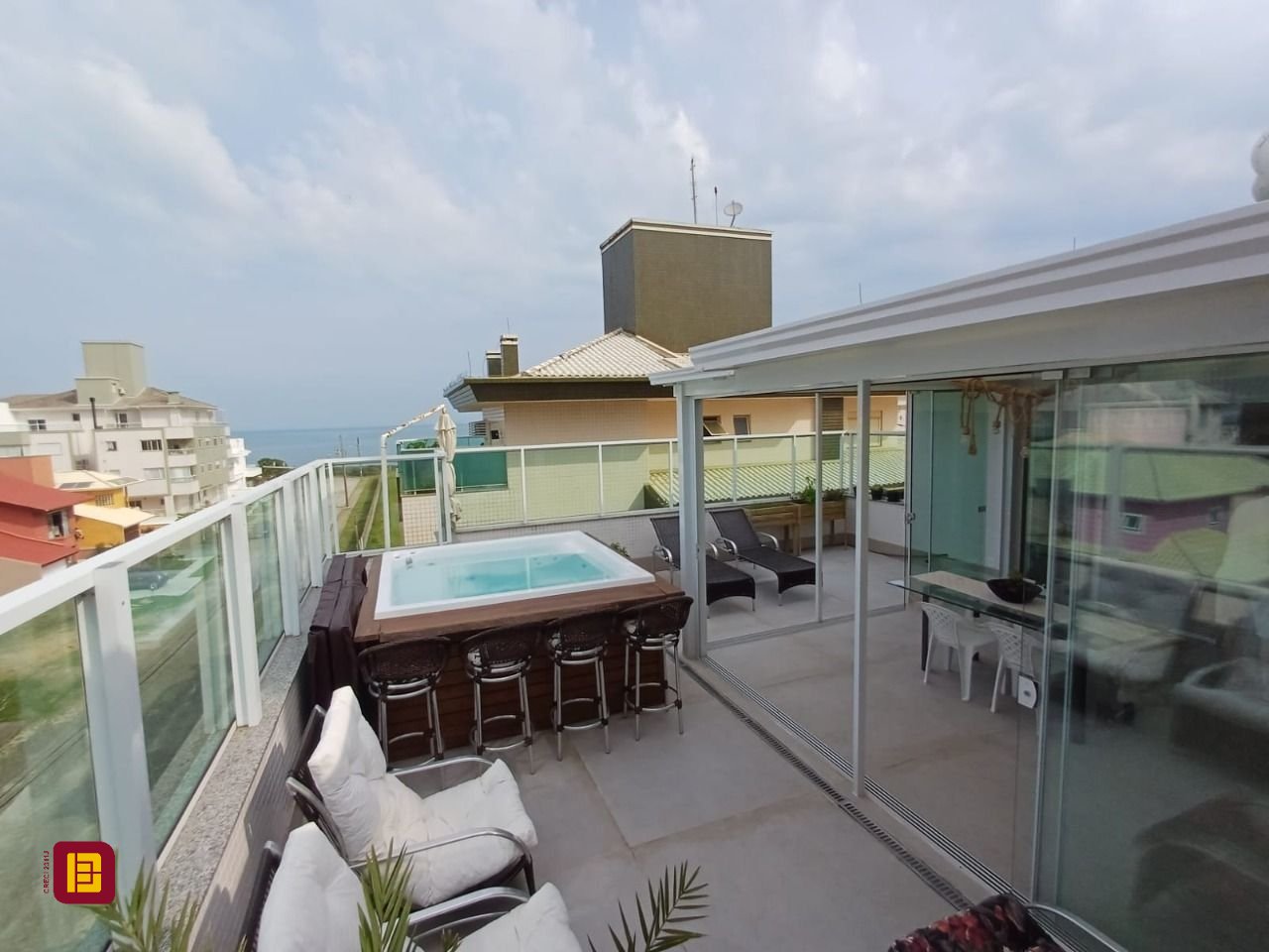Cobertura com 237m², 3 quartos (sendo 3 suítes), 1 garagem, no bairro Açores em Florianópolis