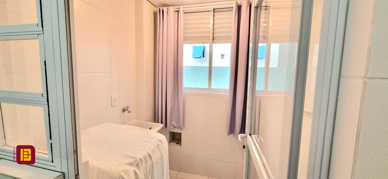 Apartamento com 93m², 2 quartos, 2 garagens, no bairro Trindade em Florianópolis