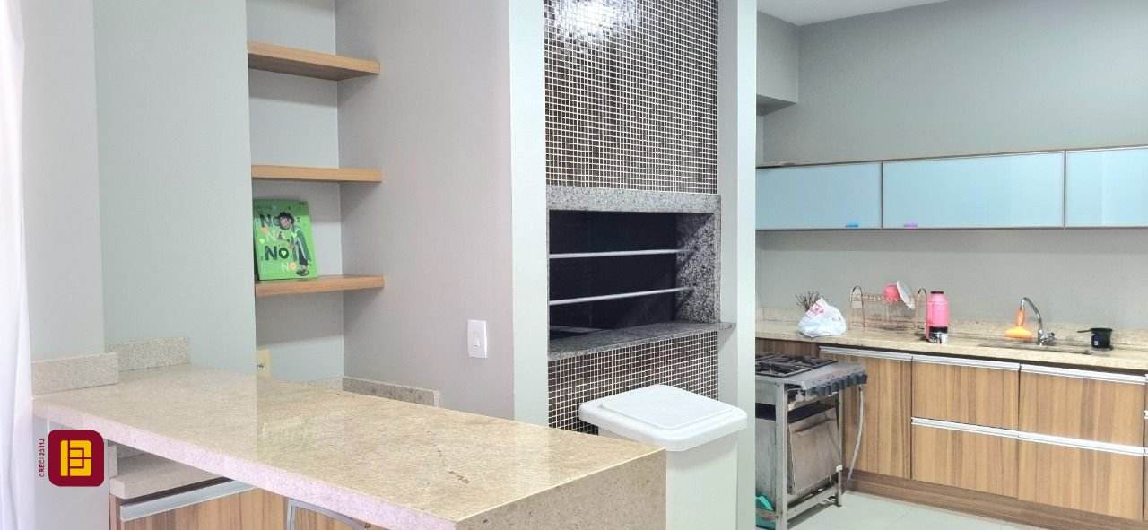 Apartamento com 93m², 2 quartos, 2 garagens, no bairro Trindade em Florianópolis