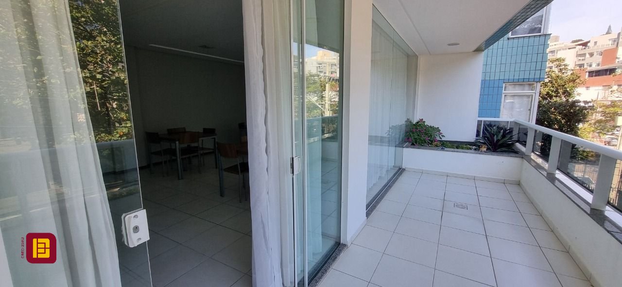 Apartamento com 93m², 2 quartos, 2 garagens, no bairro Trindade em Florianópolis