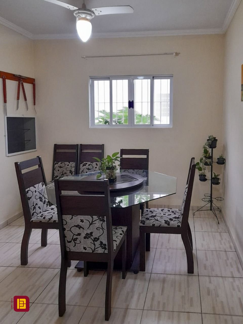 Casa com 120m², 4 quartos (sendo 1 suíte), 1 garagem, no bairro Cachoeira do Bom Jesus em Florianópolis