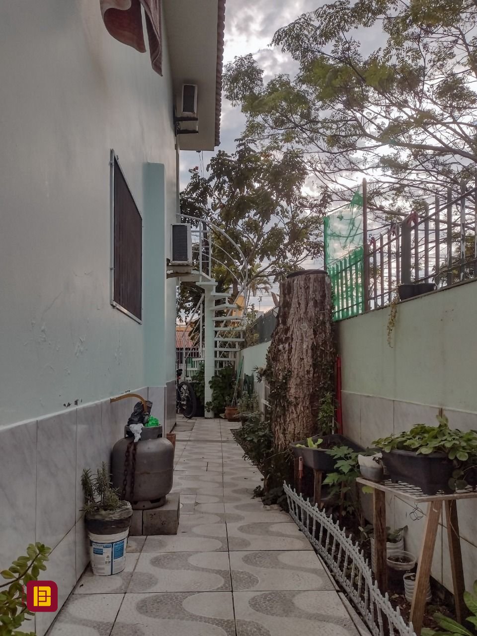 Casa com 120m², 4 quartos (sendo 1 suíte), 1 garagem, no bairro Cachoeira do Bom Jesus em Florianópolis
