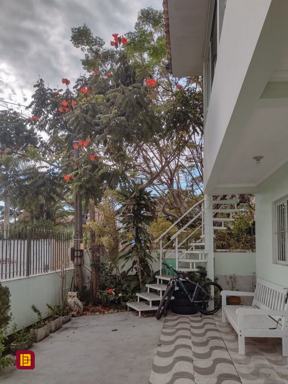 Casa com 120m², 4 quartos (sendo 1 suíte), 1 garagem, no bairro Cachoeira do Bom Jesus em Florianópolis