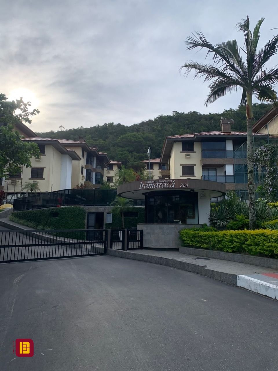 Apartamento com 80m², 4 quartos (sendo 1 suíte), 2 garagens, no bairro Praia Brava em Florianópolis