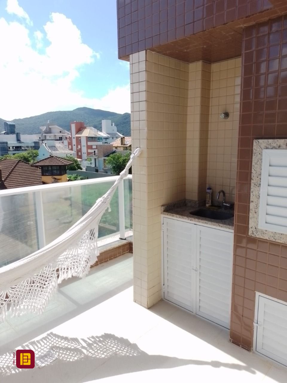 Cobertura com 95m², 2 quartos (sendo 1 suíte), 2 garagens, no bairro Açores em Florianópolis