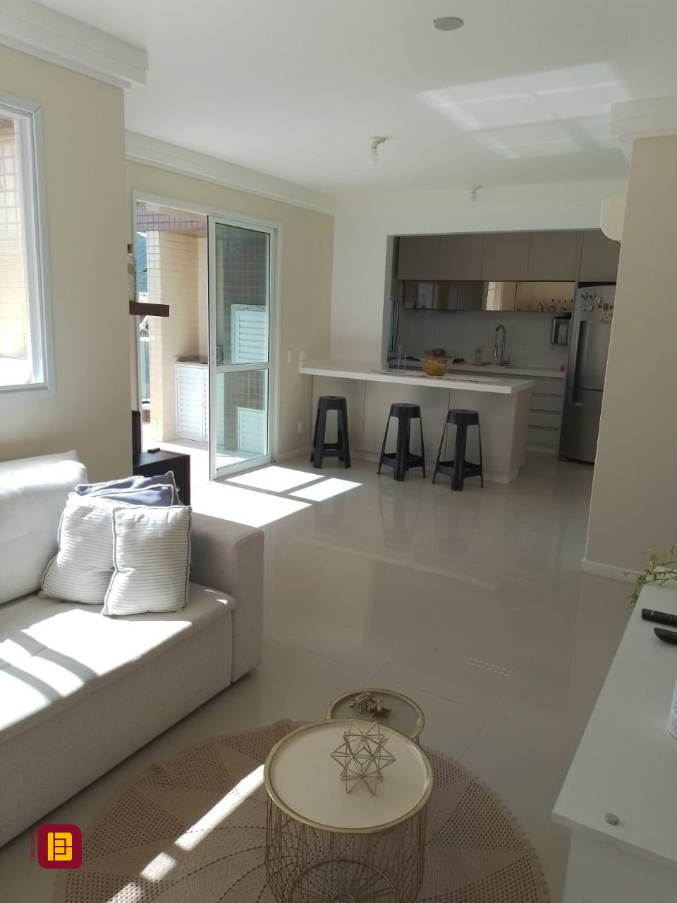 Cobertura com 95m², 2 quartos (sendo 1 suíte), 2 garagens, no bairro Açores em Florianópolis
