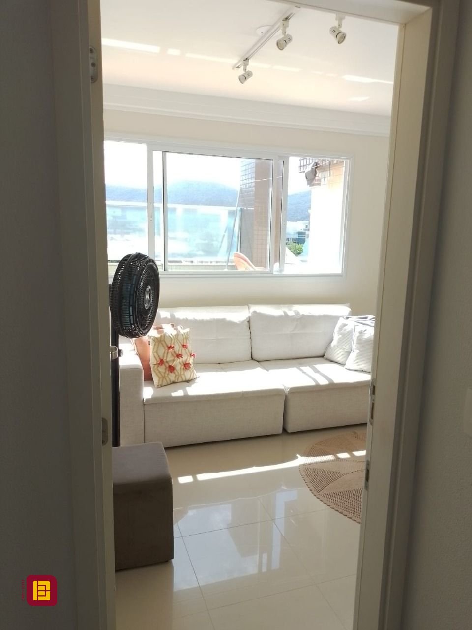 Cobertura com 95m², 2 quartos (sendo 1 suíte), 2 garagens, no bairro Açores em Florianópolis