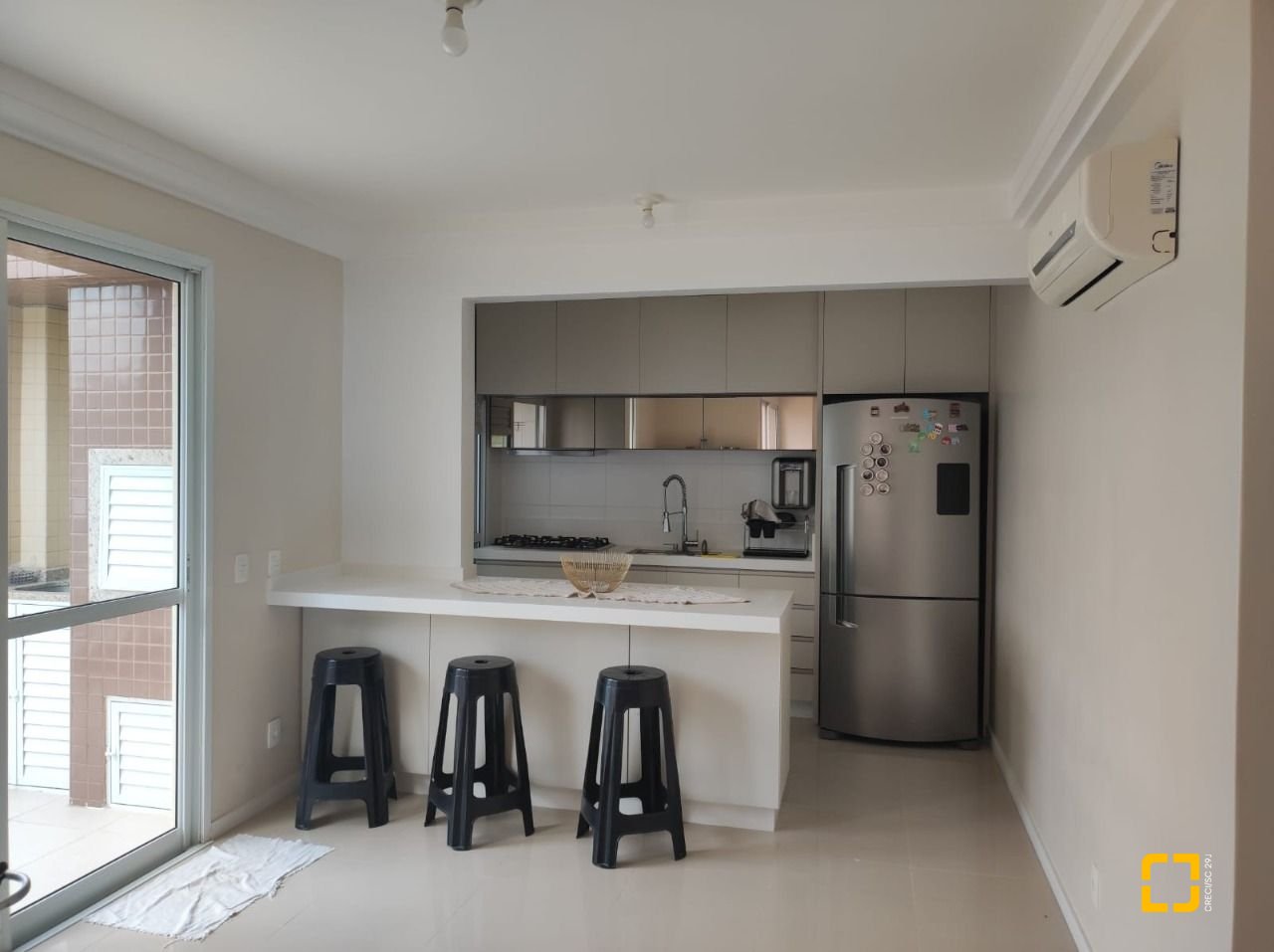 Cobertura com 95m², 2 quartos (sendo 1 suíte), 2 garagens, no bairro Açores em Florianópolis