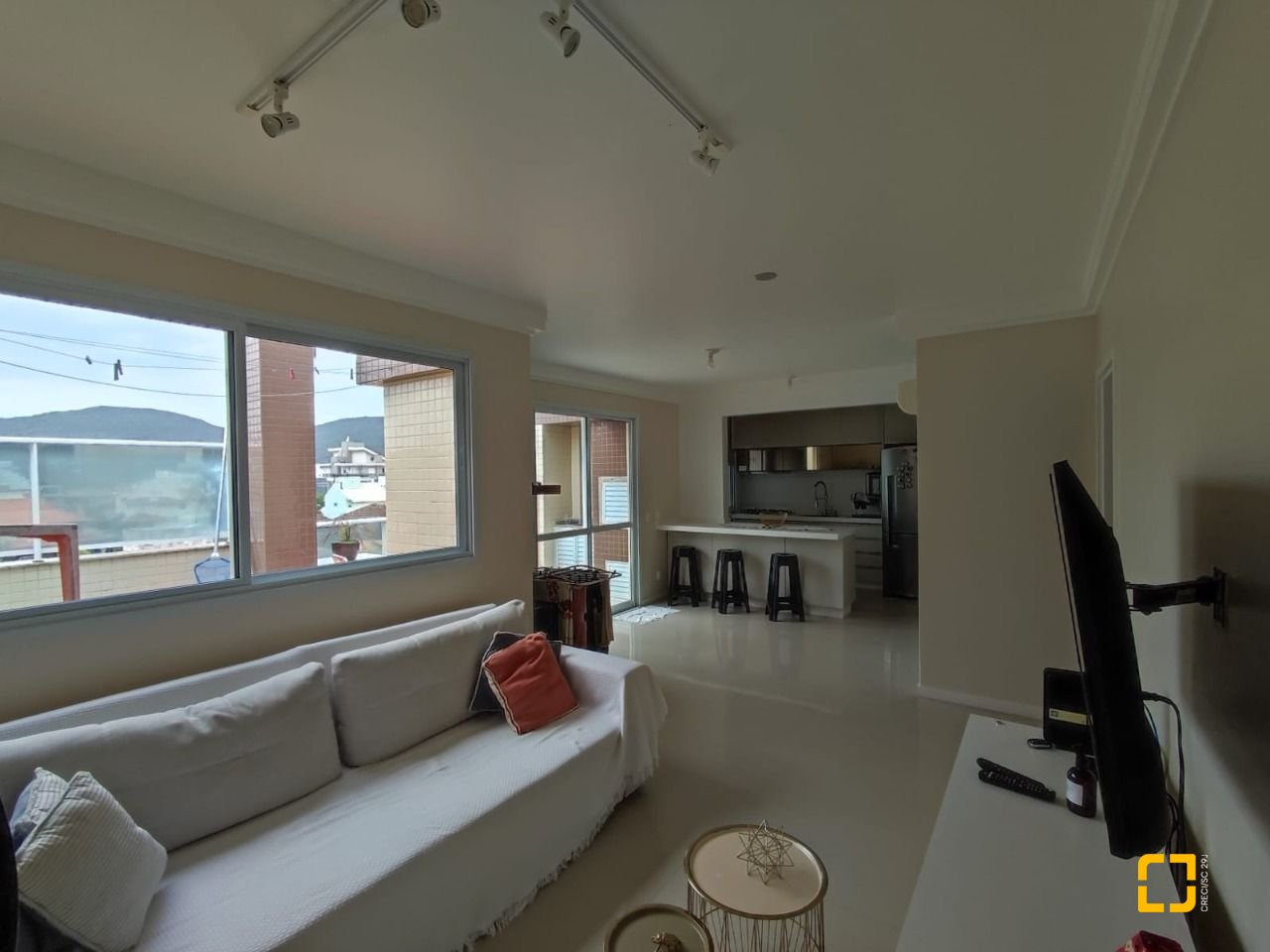 Cobertura com 95m², 2 quartos (sendo 1 suíte), 2 garagens, no bairro Açores em Florianópolis