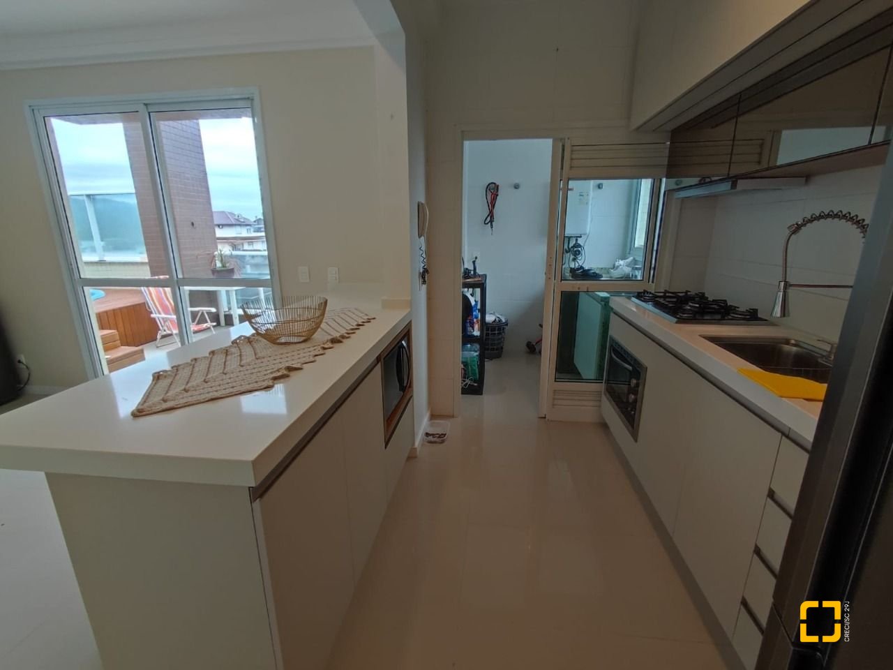 Cobertura com 95m², 2 quartos (sendo 1 suíte), 2 garagens, no bairro Açores em Florianópolis