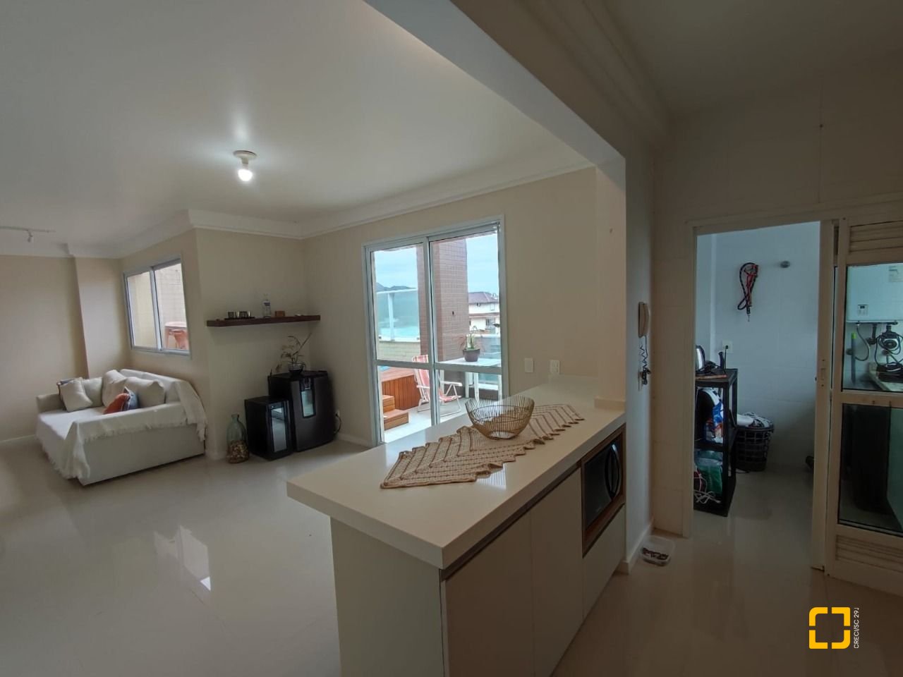 Cobertura com 95m², 2 quartos (sendo 1 suíte), 2 garagens, no bairro Açores em Florianópolis