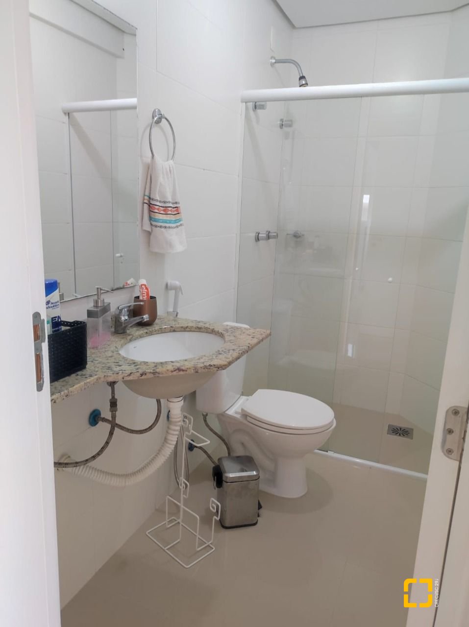 Cobertura com 95m², 2 quartos (sendo 1 suíte), 2 garagens, no bairro Açores em Florianópolis
