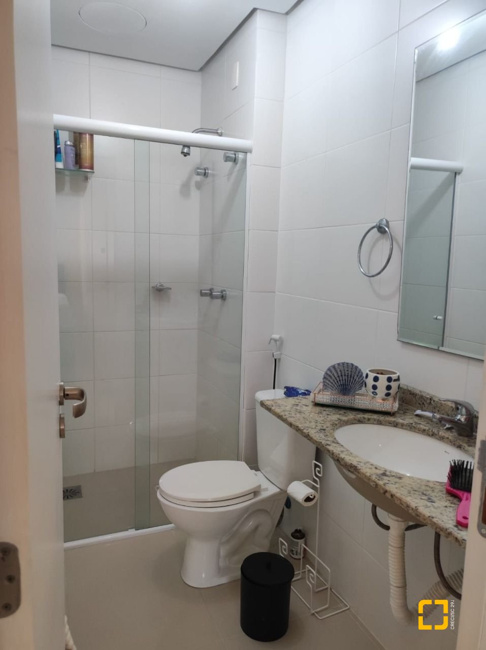 Cobertura com 95m², 2 quartos (sendo 1 suíte), 2 garagens, no bairro Açores em Florianópolis
