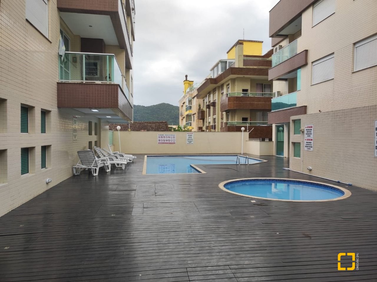 Cobertura com 95m², 2 quartos (sendo 1 suíte), 2 garagens, no bairro Açores em Florianópolis