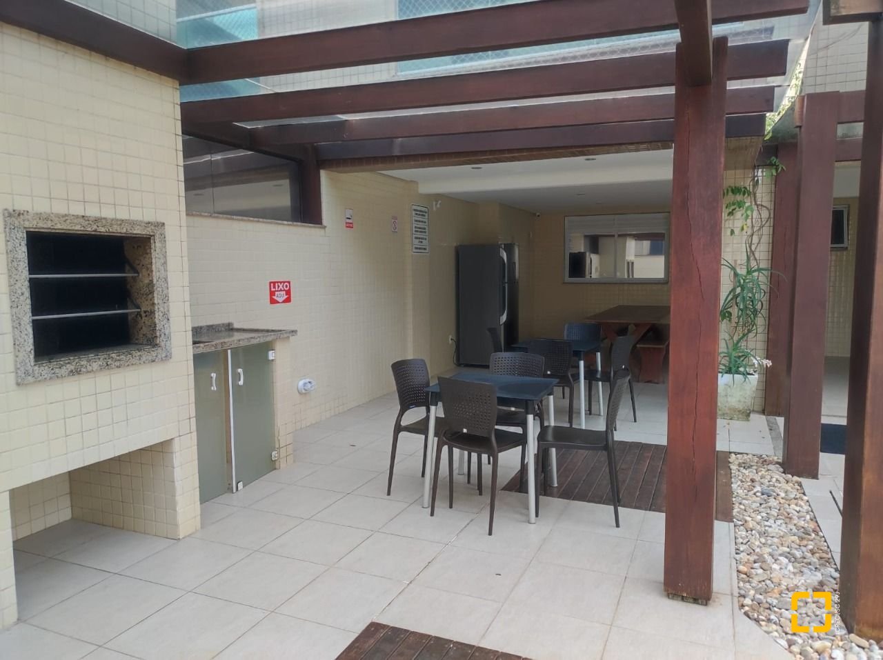 Cobertura com 95m², 2 quartos (sendo 1 suíte), 2 garagens, no bairro Açores em Florianópolis