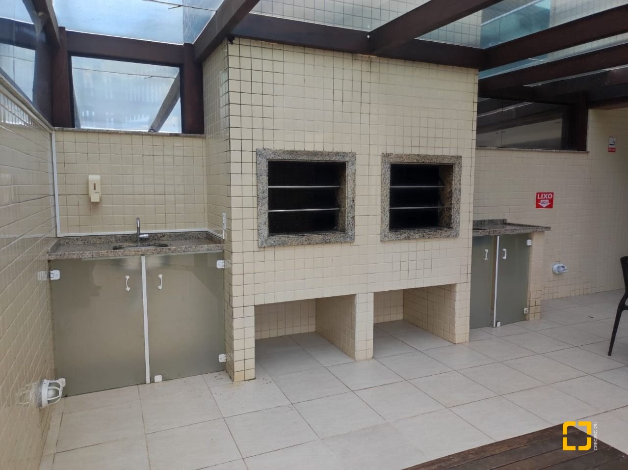 Cobertura com 95m², 2 quartos (sendo 1 suíte), 2 garagens, no bairro Açores em Florianópolis