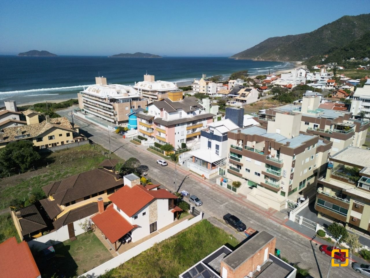 Cobertura com 95m², 2 quartos (sendo 1 suíte), 2 garagens, no bairro Açores em Florianópolis