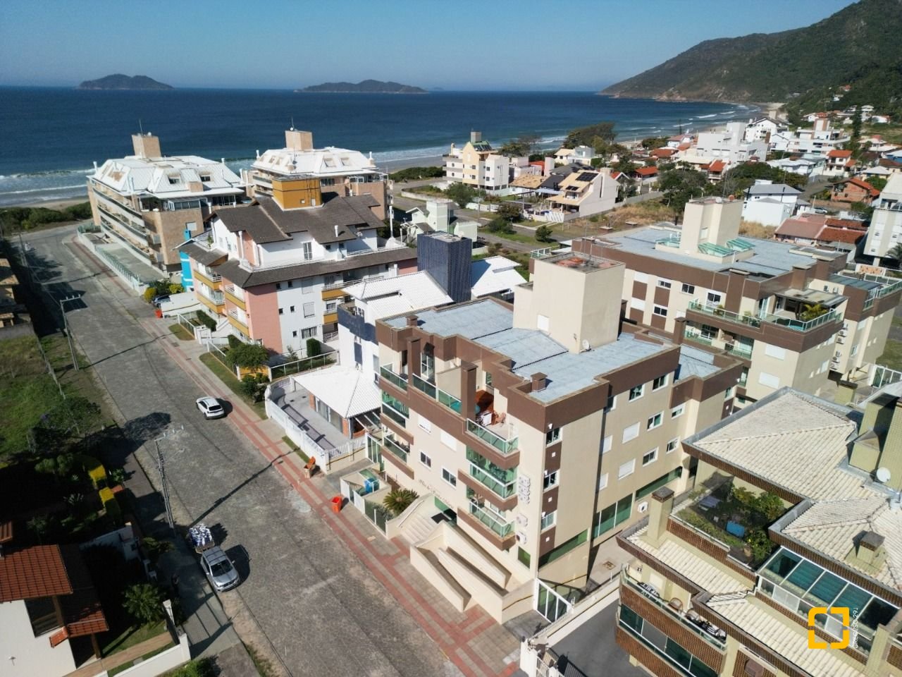 Cobertura com 95m², 2 quartos (sendo 1 suíte), 2 garagens, no bairro Açores em Florianópolis