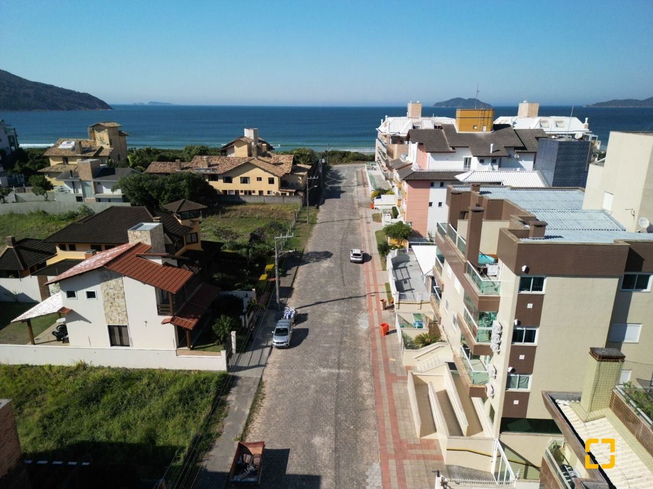 Cobertura com 95m², 2 quartos (sendo 1 suíte), 2 garagens, no bairro Açores em Florianópolis