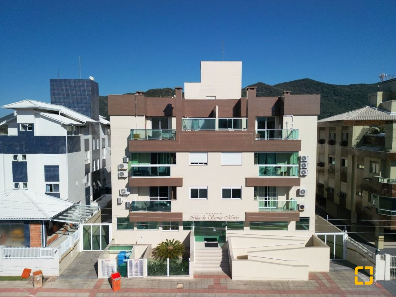 Cobertura com 95m², 2 quartos (sendo 1 suíte), 2 garagens, no bairro Açores em Florianópolis
