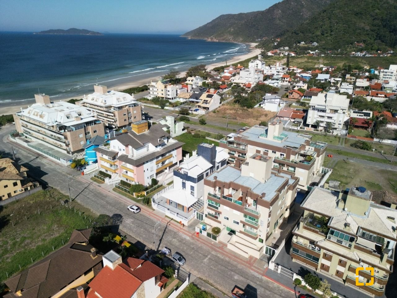 Cobertura com 95m², 2 quartos (sendo 1 suíte), 2 garagens, no bairro Açores em Florianópolis