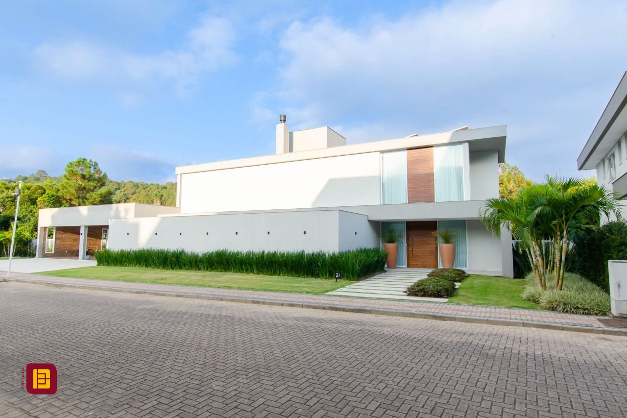 Casa de Condomínio com 942m², 6 quartos (sendo 5 suítes), 4 garagens, no bairro Cacupé em Florianópolis