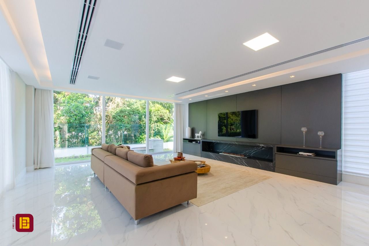 Casa de Condomínio com 942m², 6 quartos (sendo 5 suítes), 4 garagens, no bairro Cacupé em Florianópolis