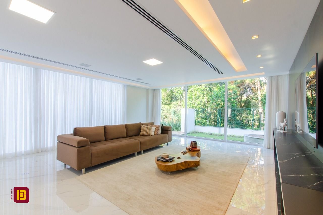 Casa de Condomínio com 942m², 6 quartos (sendo 5 suítes), 4 garagens, no bairro Cacupé em Florianópolis