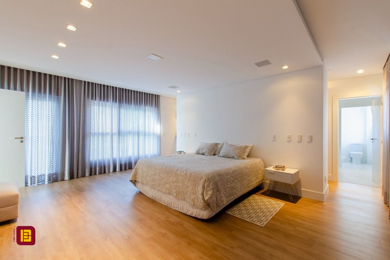 Casa de Condomínio com 942m², 6 quartos (sendo 5 suítes), 4 garagens, no bairro Cacupé em Florianópolis