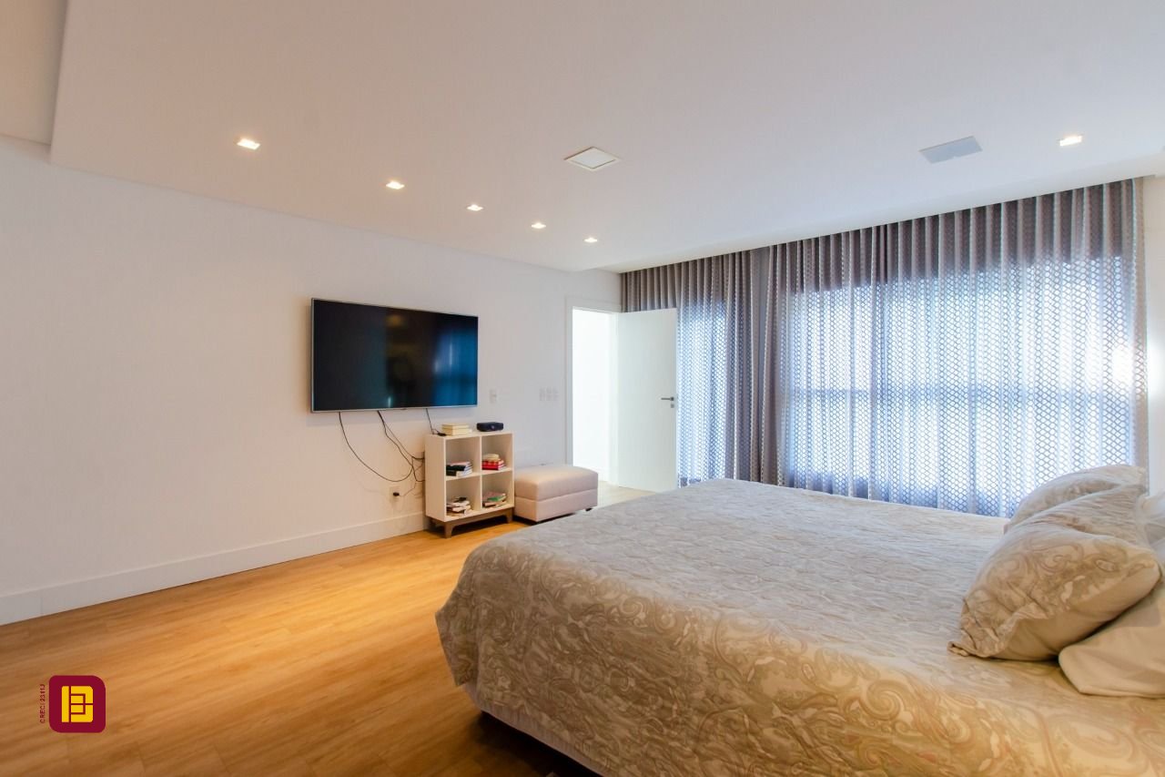 Casa de Condomínio com 942m², 6 quartos (sendo 5 suítes), 4 garagens, no bairro Cacupé em Florianópolis