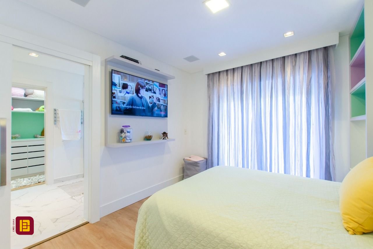 Casa de Condomínio com 942m², 6 quartos (sendo 5 suítes), 4 garagens, no bairro Cacupé em Florianópolis