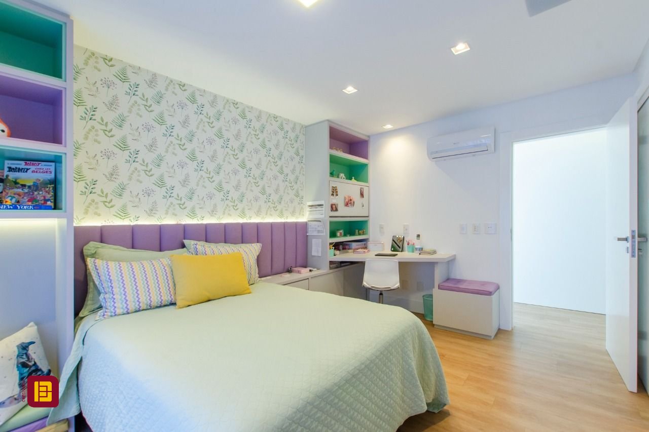 Casa de Condomínio com 942m², 6 quartos (sendo 5 suítes), 4 garagens, no bairro Cacupé em Florianópolis