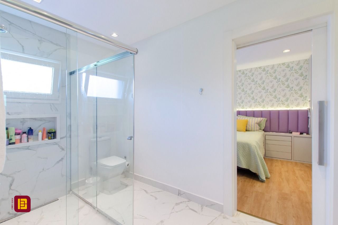 Casa de Condomínio com 942m², 6 quartos (sendo 5 suítes), 4 garagens, no bairro Cacupé em Florianópolis