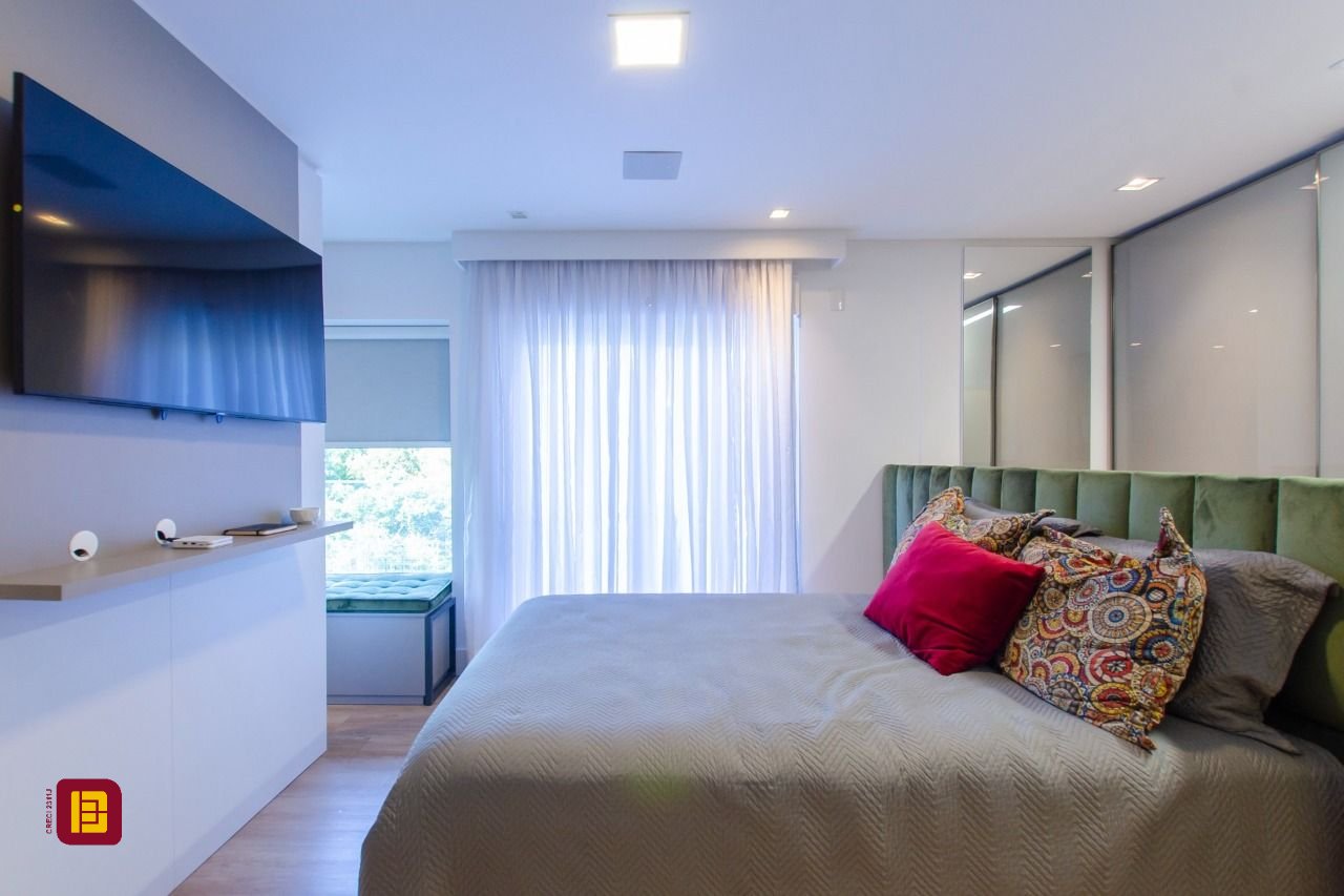 Casa de Condomínio com 942m², 6 quartos (sendo 5 suítes), 4 garagens, no bairro Cacupé em Florianópolis