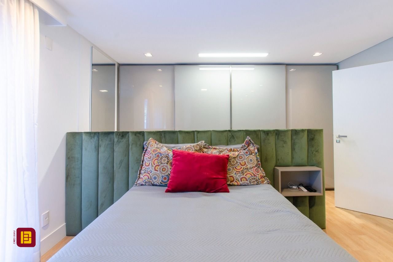 Casa de Condomínio com 942m², 6 quartos (sendo 5 suítes), 4 garagens, no bairro Cacupé em Florianópolis