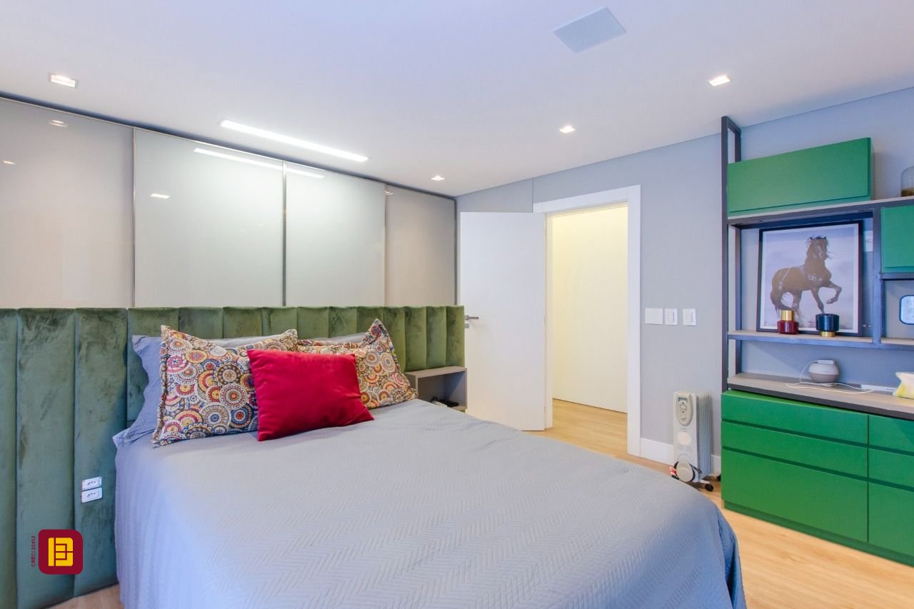 Casa de Condomínio com 942m², 6 quartos (sendo 5 suítes), 4 garagens, no bairro Cacupé em Florianópolis