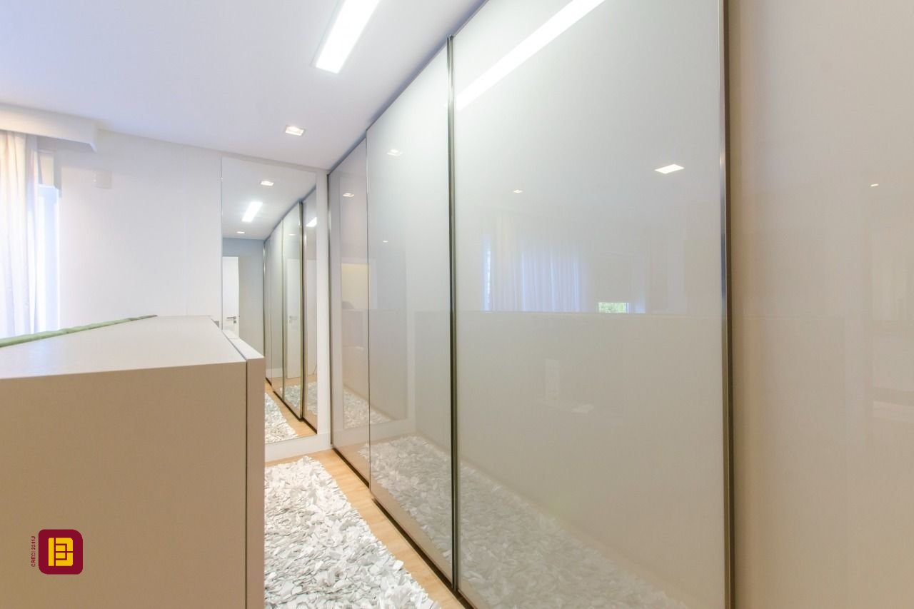 Casa de Condomínio com 942m², 6 quartos (sendo 5 suítes), 4 garagens, no bairro Cacupé em Florianópolis