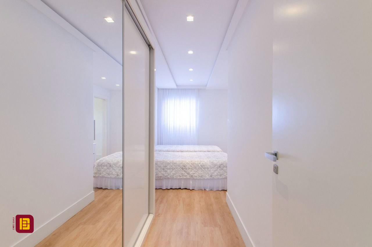 Casa de Condomínio com 942m², 6 quartos (sendo 5 suítes), 4 garagens, no bairro Cacupé em Florianópolis