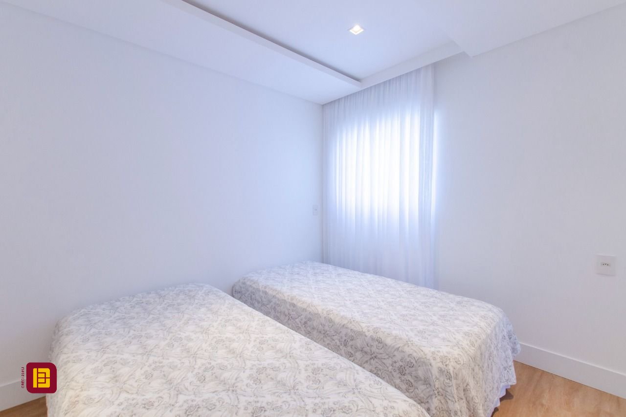 Casa de Condomínio com 942m², 6 quartos (sendo 5 suítes), 4 garagens, no bairro Cacupé em Florianópolis